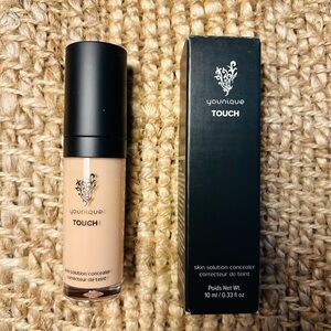 YOUNIQUE TOUCH skin solution concealer:  Organza